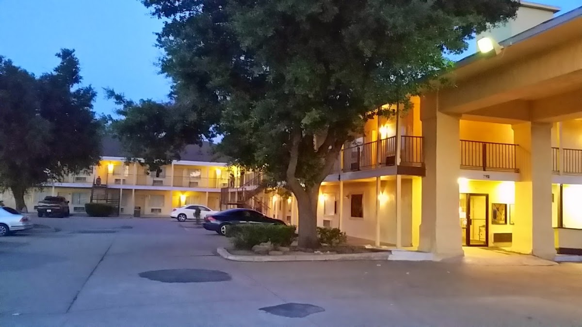 Dallas Suites & Inn